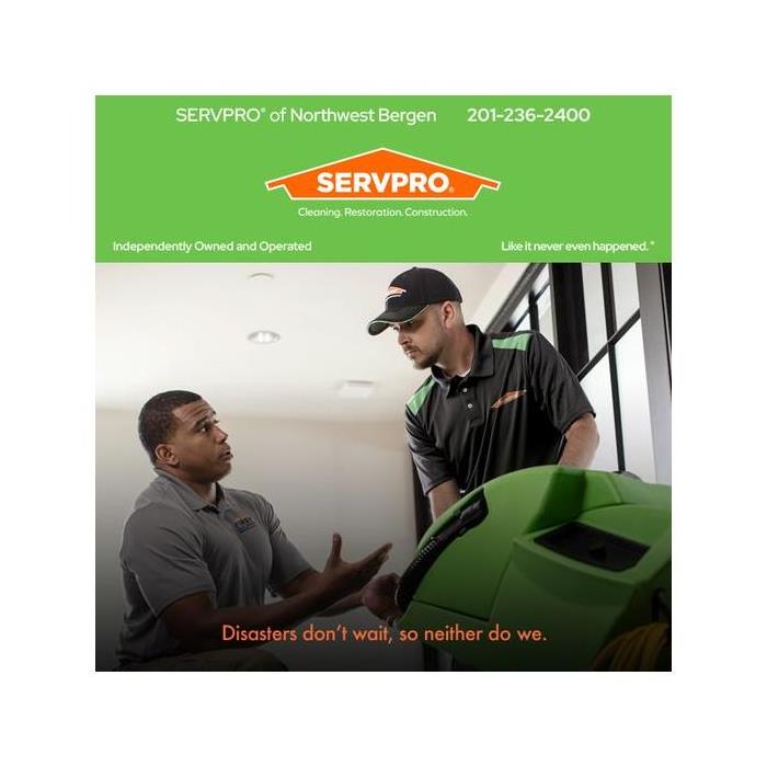 SERVPRO crew member with client and machine